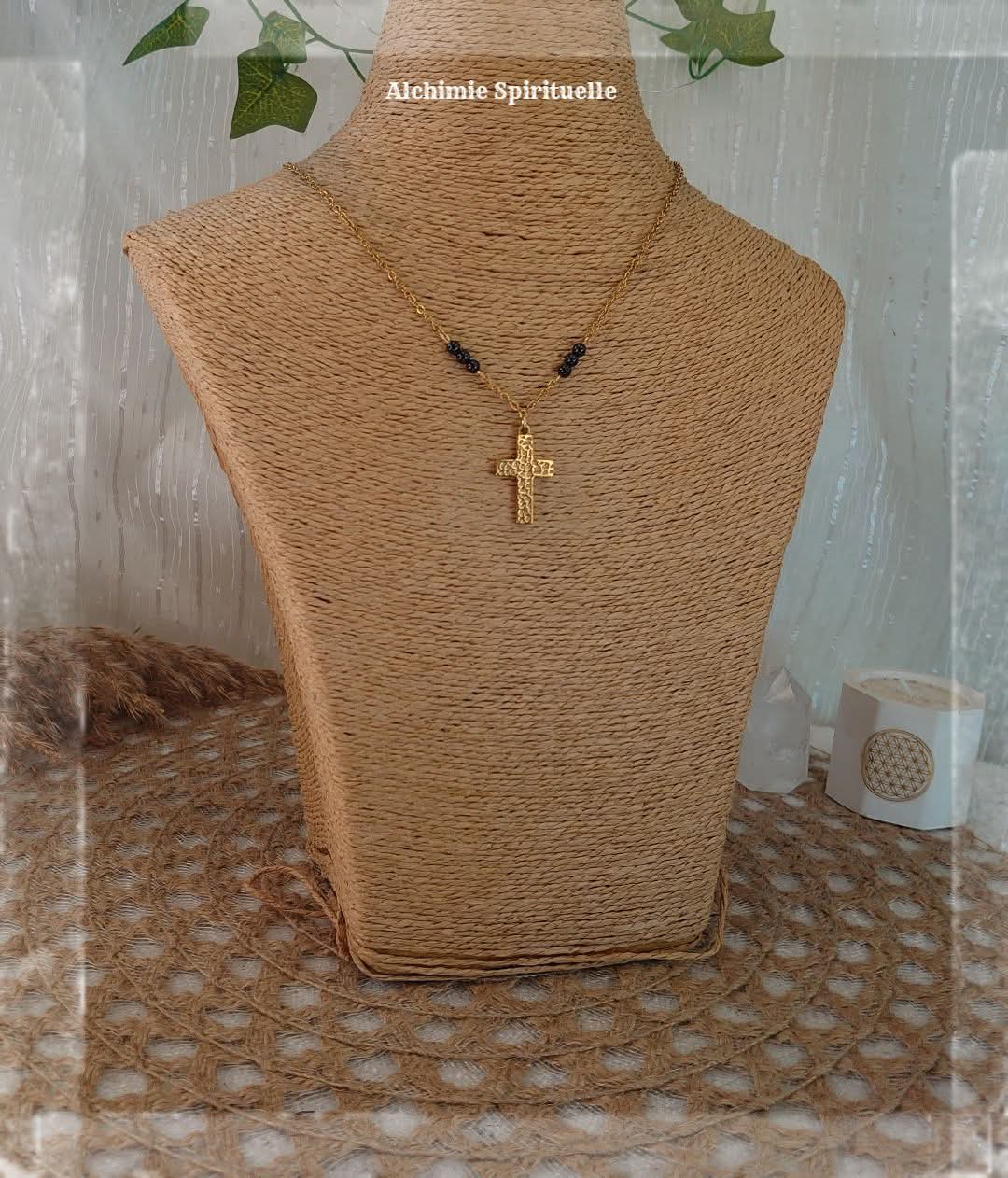 Collier Croix martelée