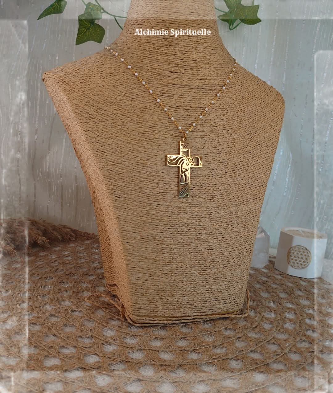 Collier Croix Jésus