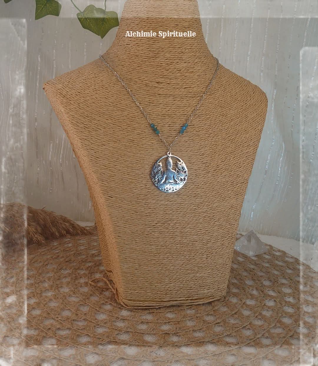 Collier Bouddha et ses fleurs