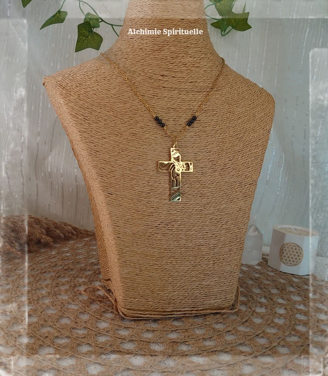 Collier Croix Jésus