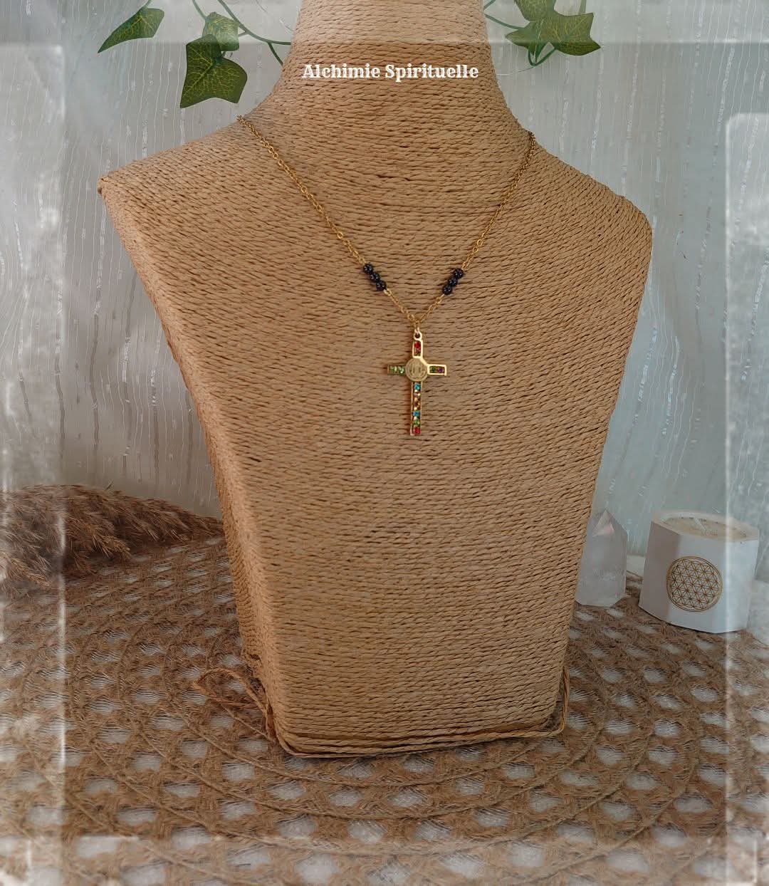 Collier Croix Saint Benoit