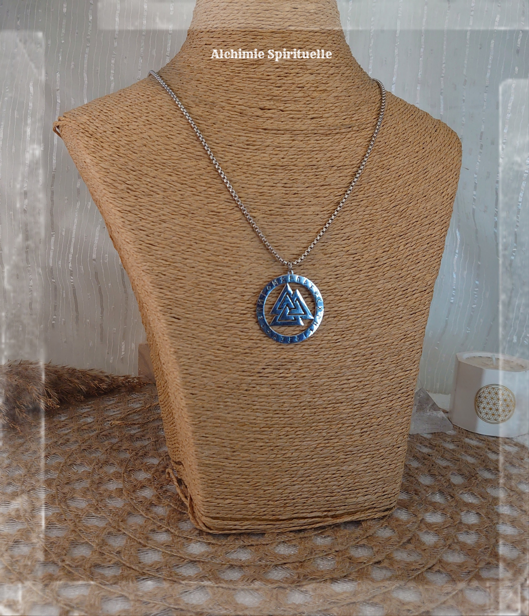 Collier Valknut