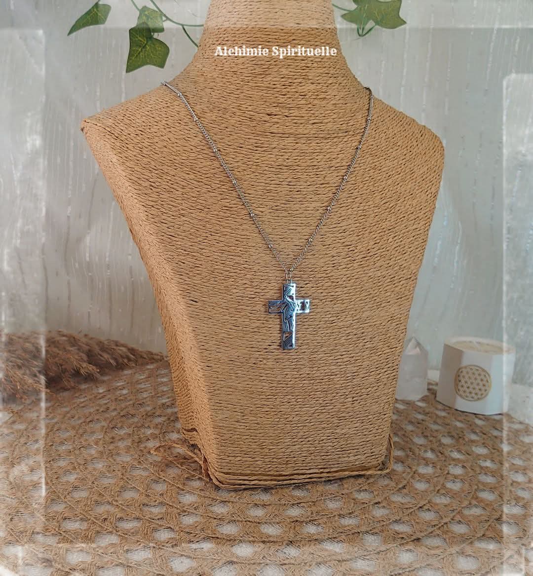 Collier Croix Jésus