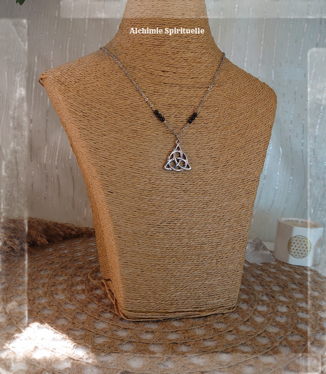 Collier Triquetra