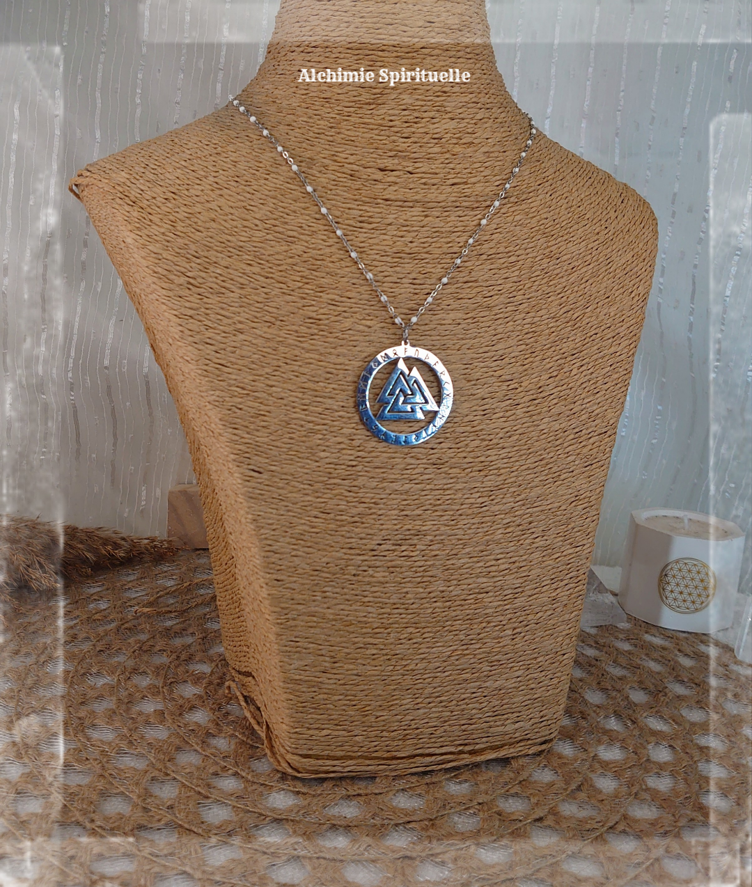 Collier Valknut