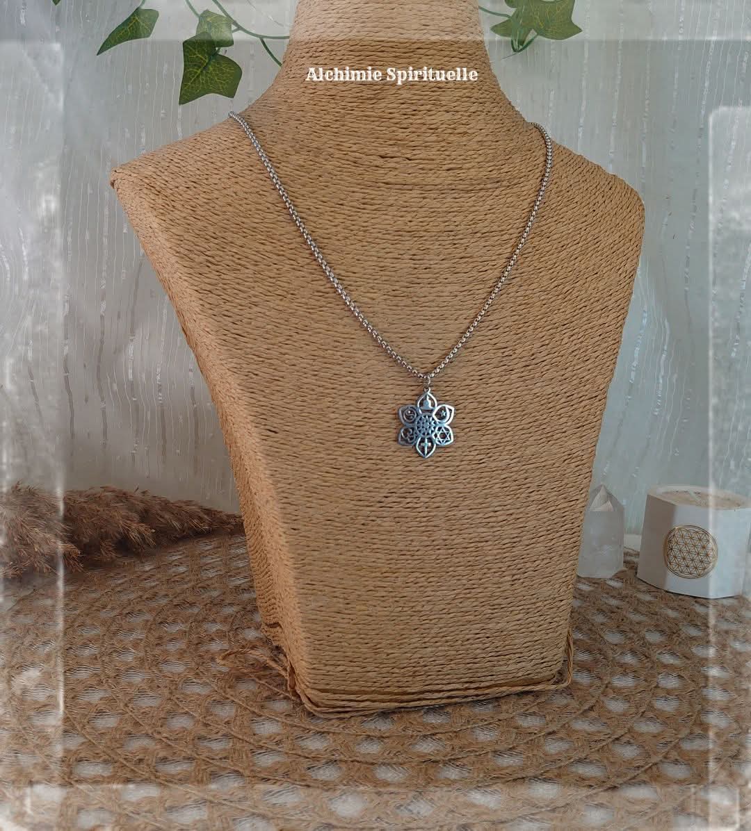 Collier Fleur Religions