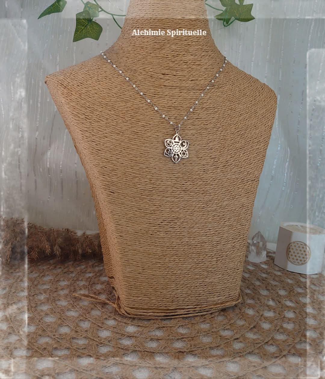 Collier Fleur Religions