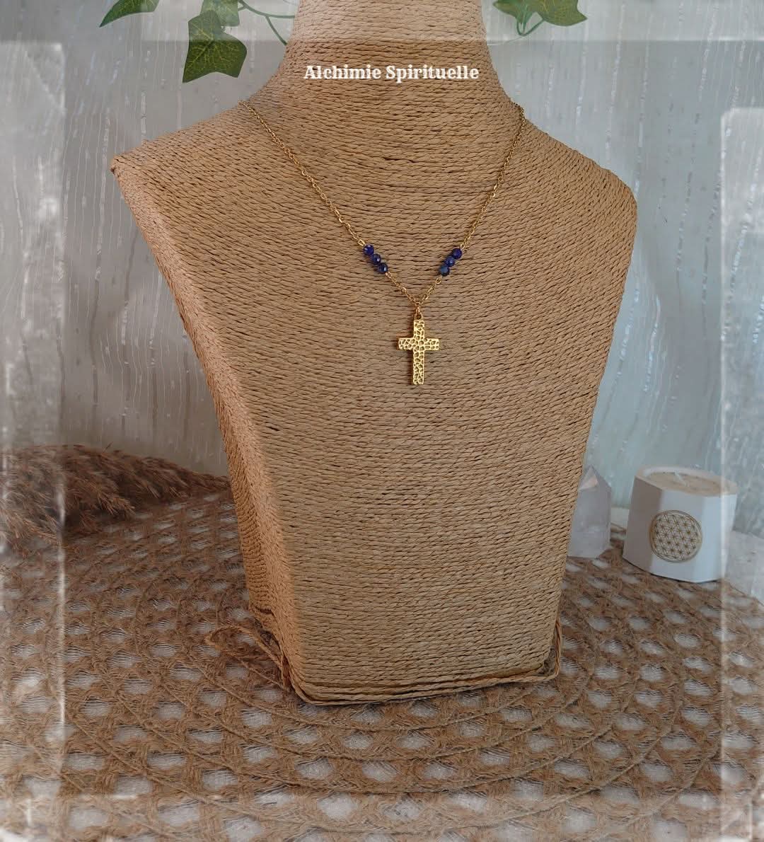 Collier Croix martelée