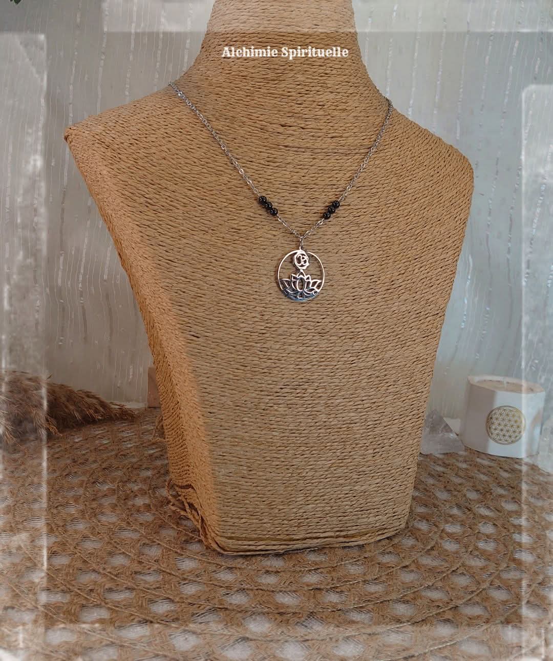 Collier Aum fleur de lotus