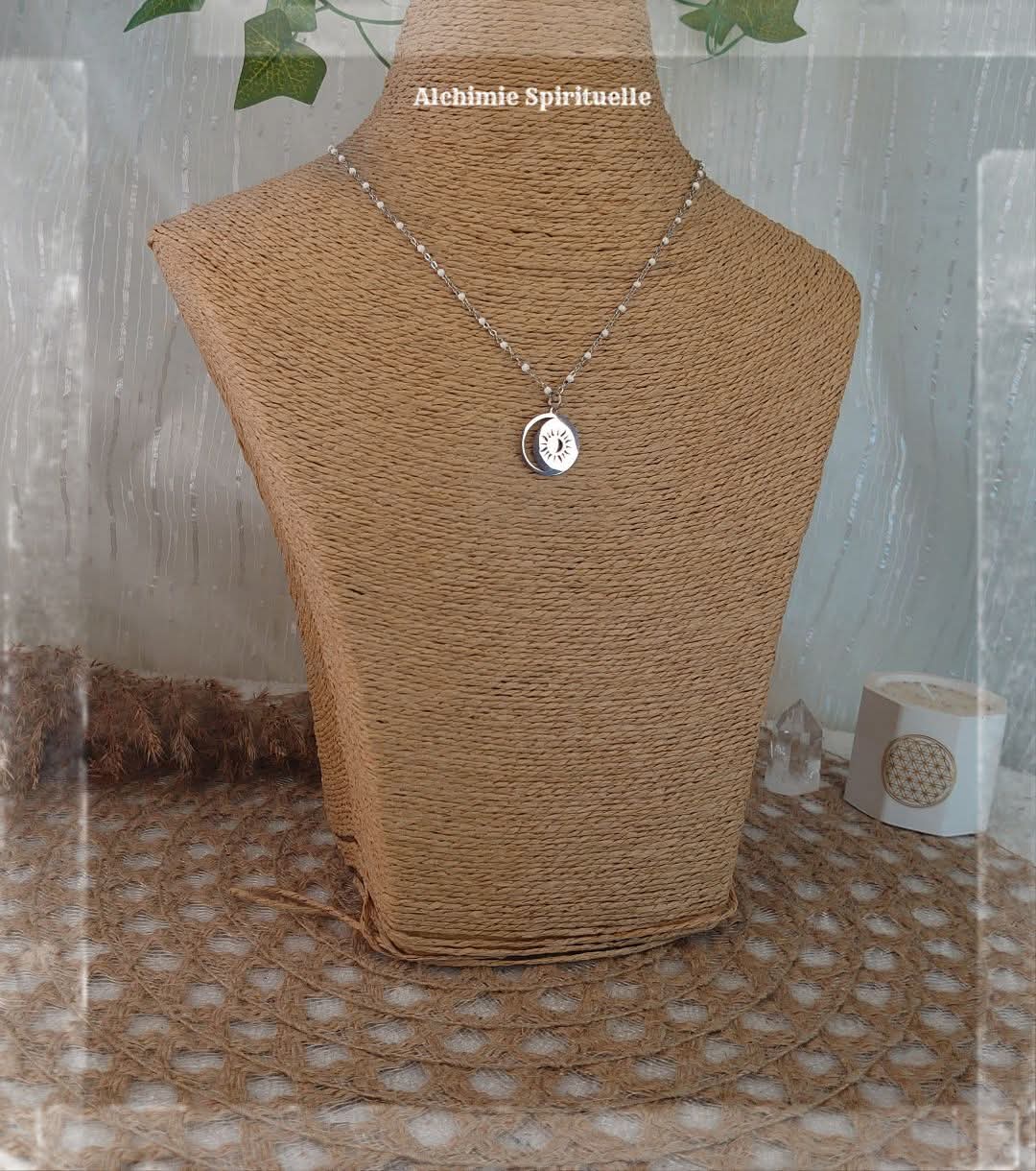 Collier Médaillon Lune et soleil