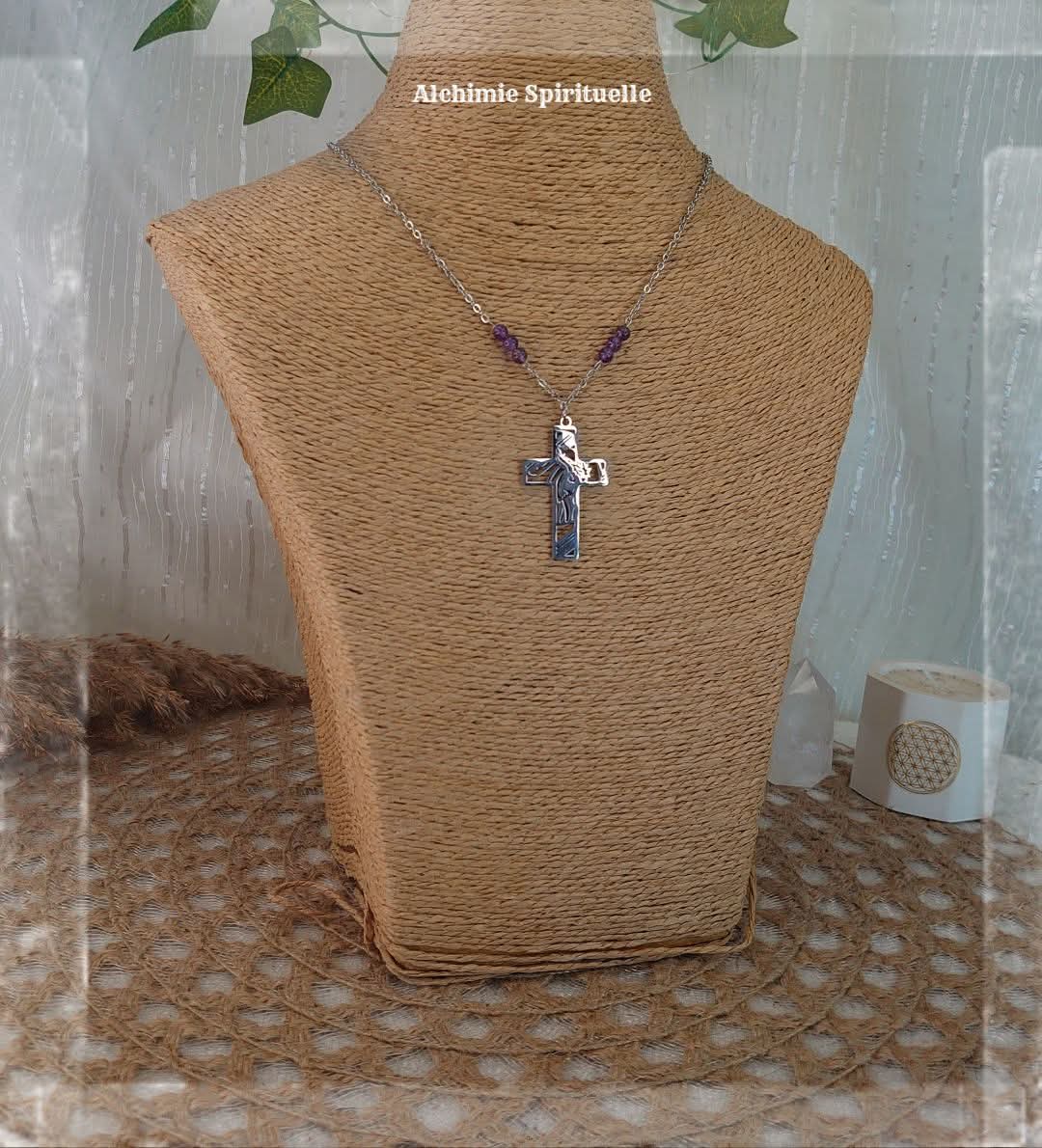 Collier Croix Jésus