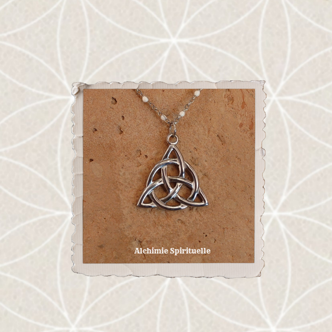 Collier Triquetra