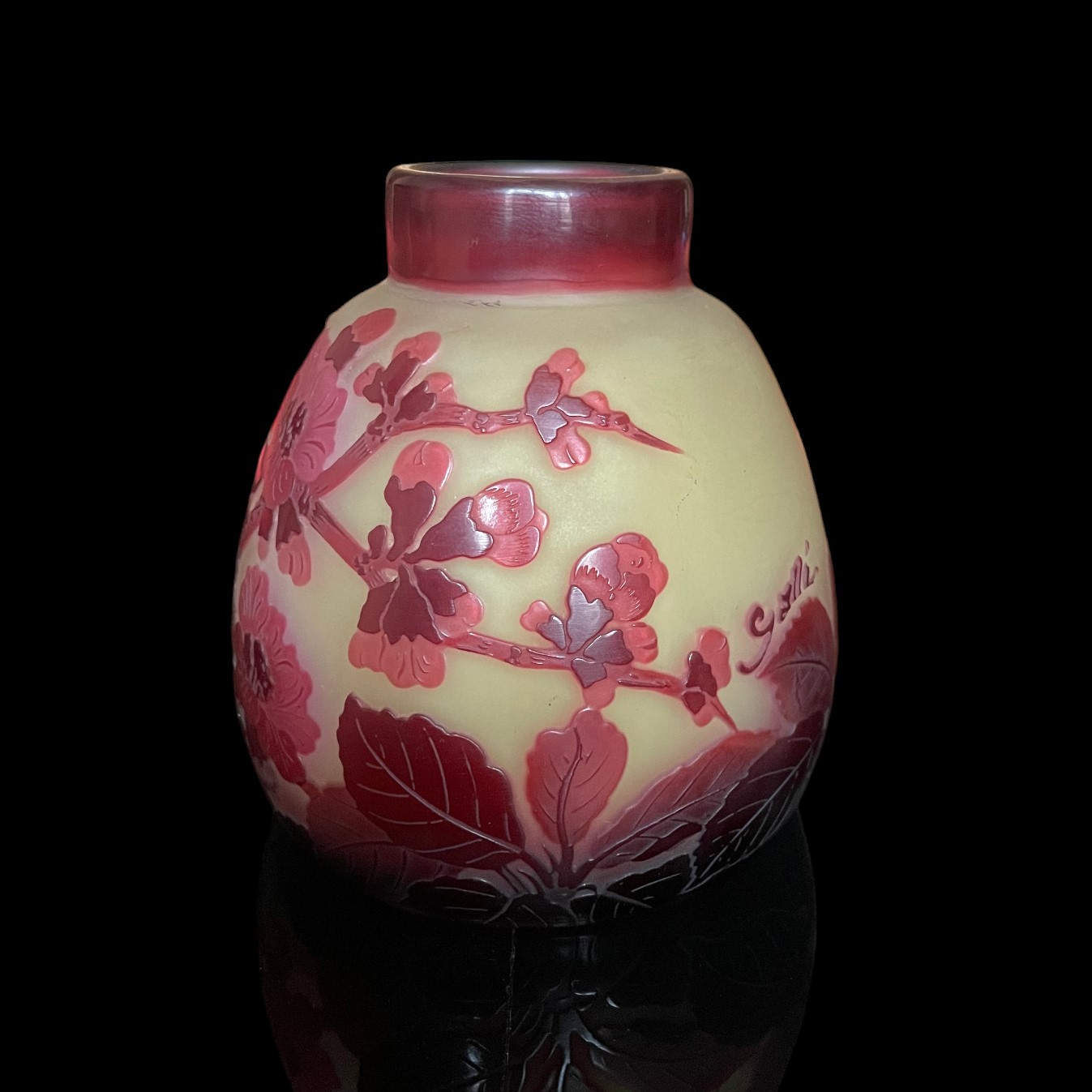Joli petit vase Gallé aux fleurs de pommier