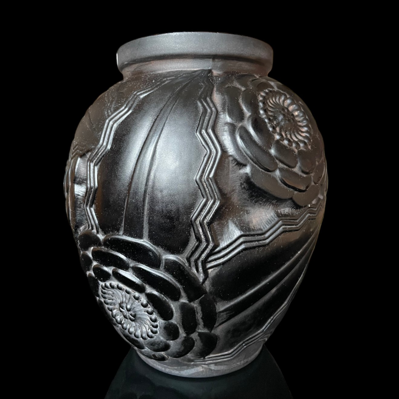 Rare vase noir Pierre D'Avesn