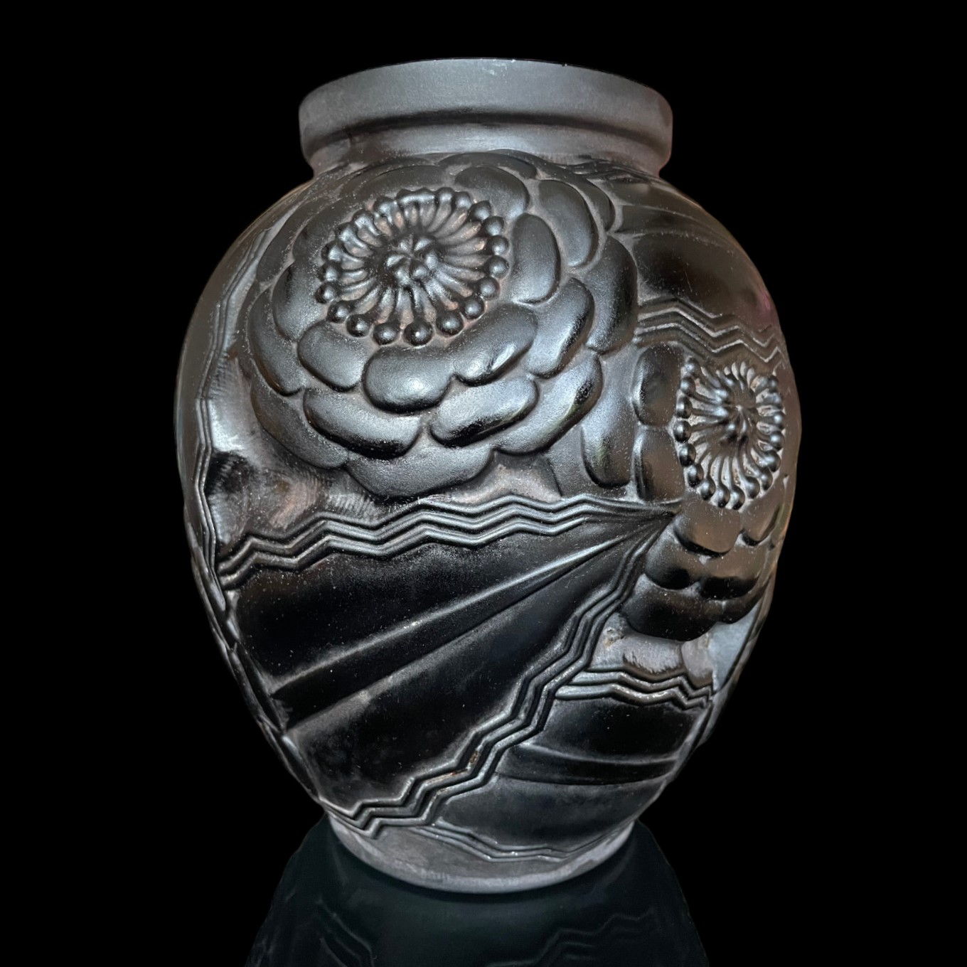 Rare vase noir Pierre D'Avesn