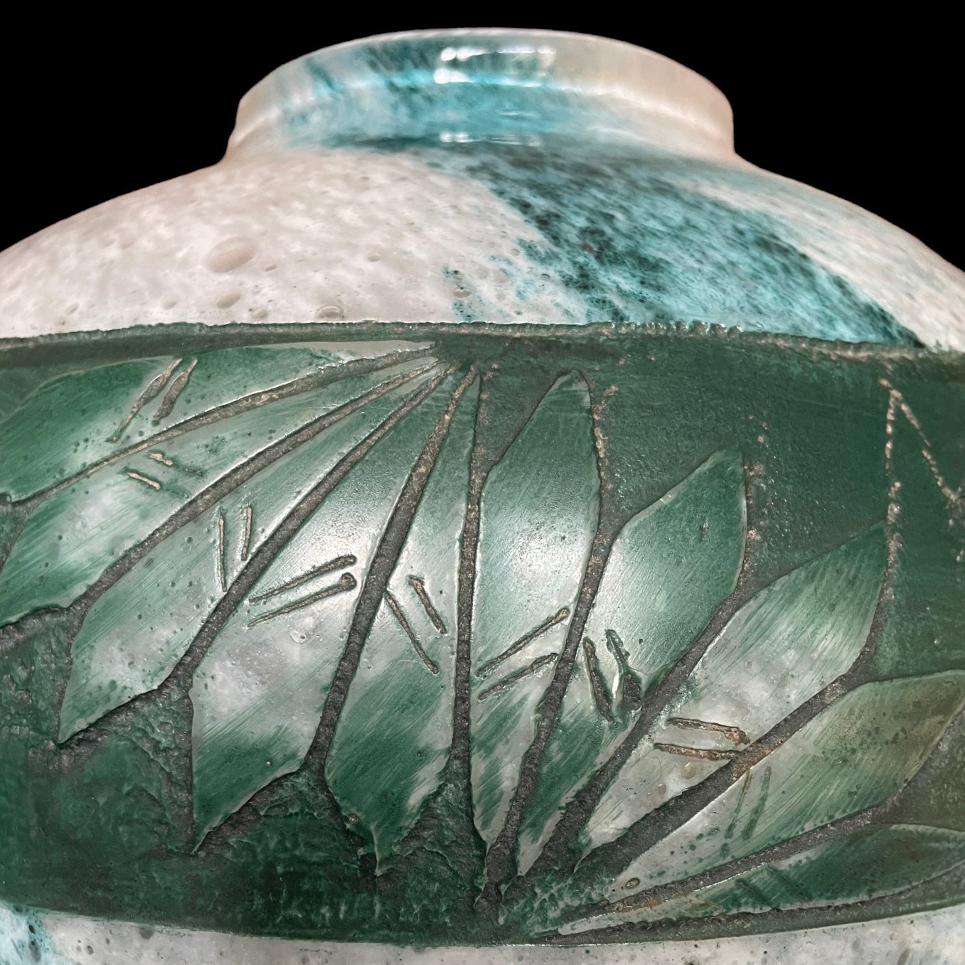 Beau vase Legras Art Déco à décor de palmes 