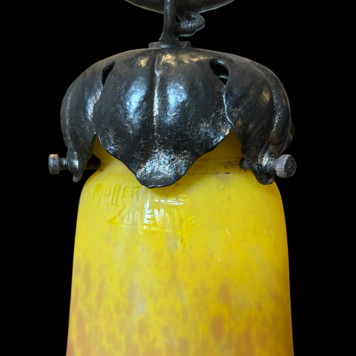Lampe Art Nouveau Muller Frères à décor de vignes