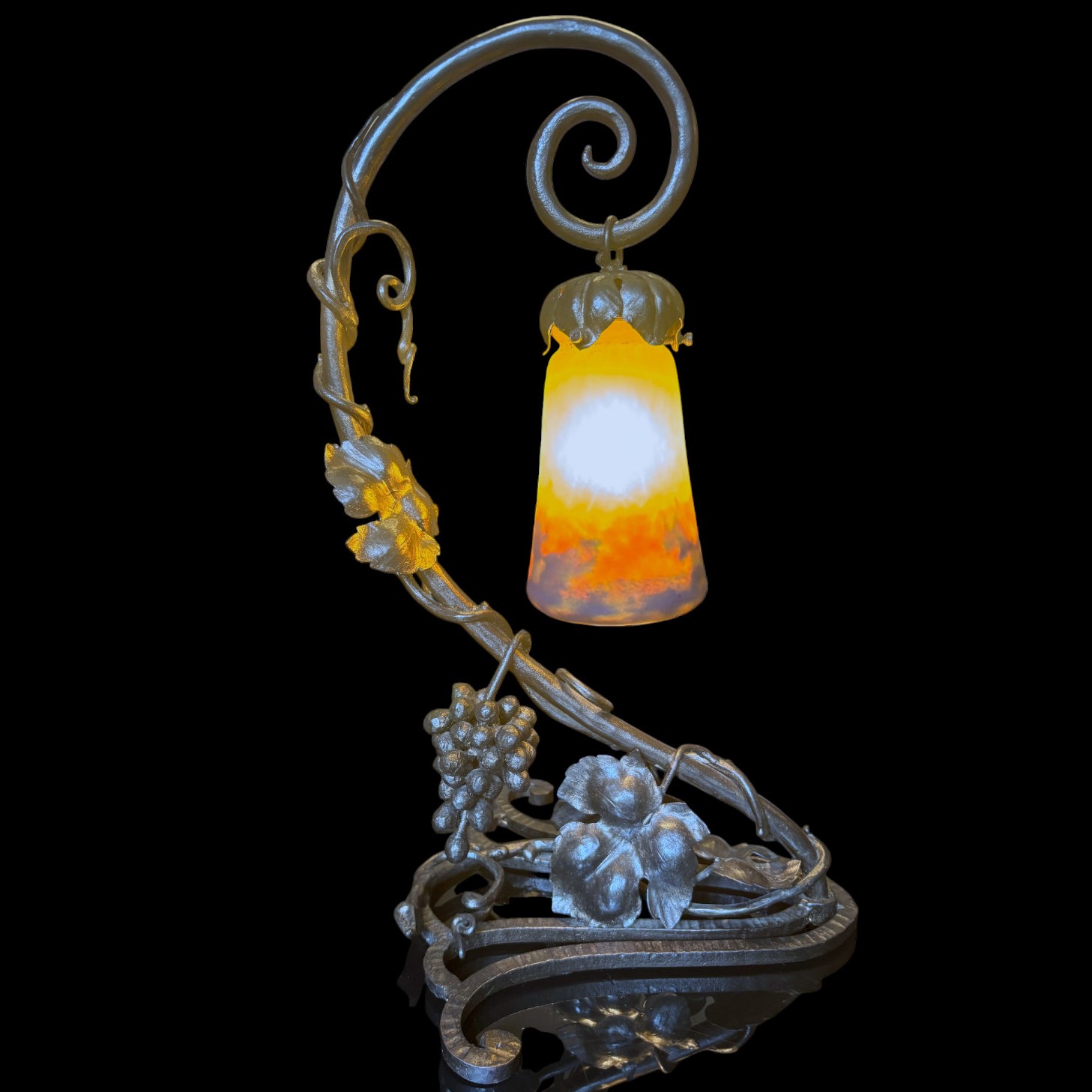 Lampe Art Nouveau Muller Frères à décor de vignes