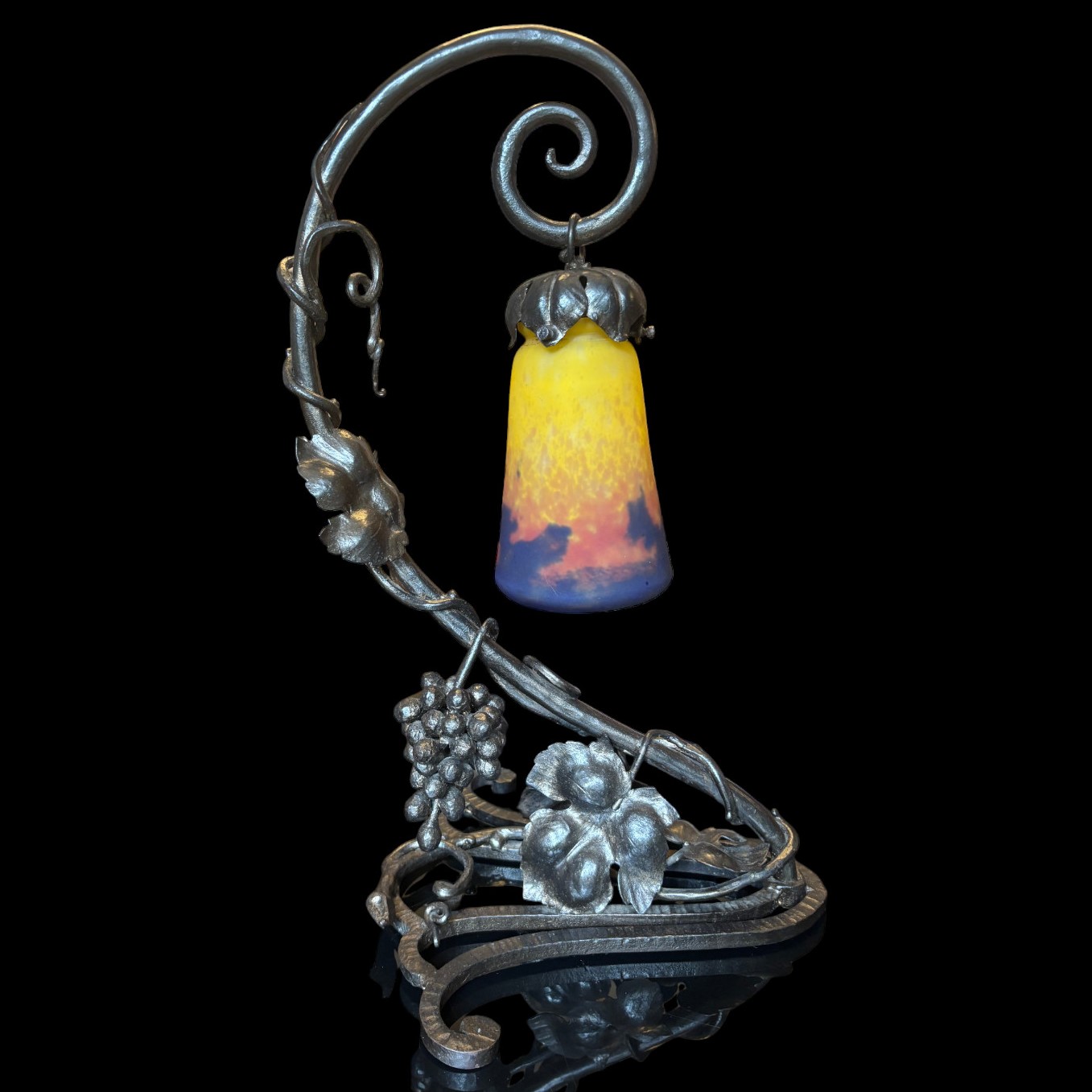 Lampe Art Nouveau Muller Frères à décor de vignes