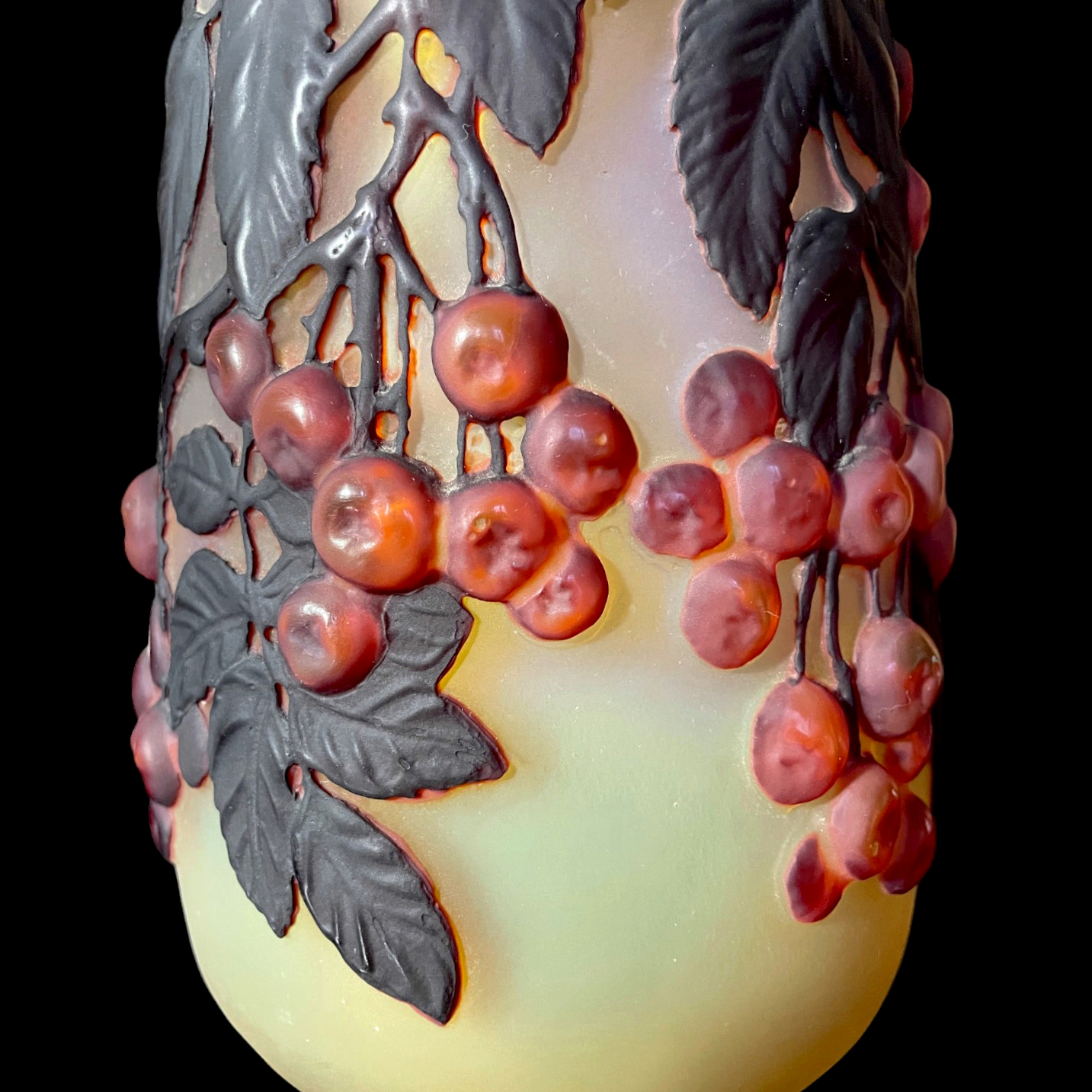 Rare vase en verre soufflé d'Emile Gallé