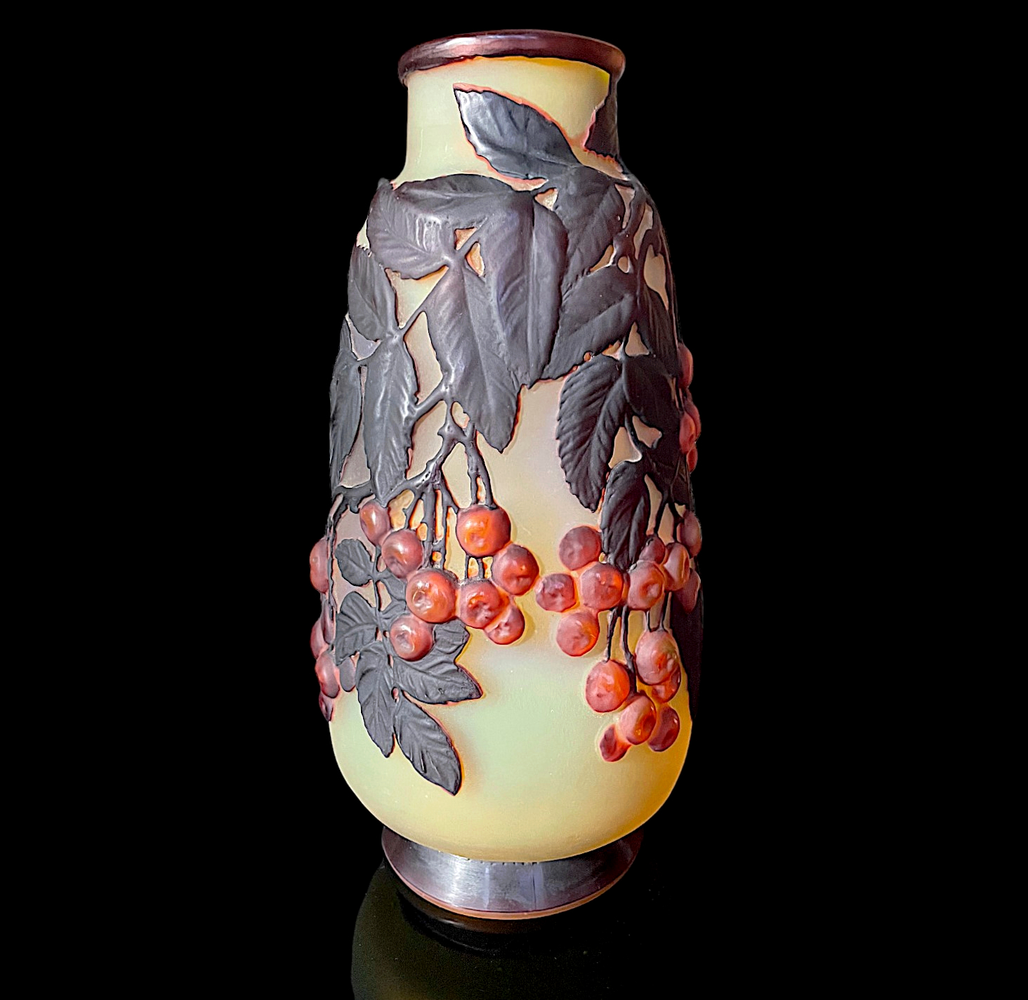 Rare vase en verre soufflé d'Emile Gallé