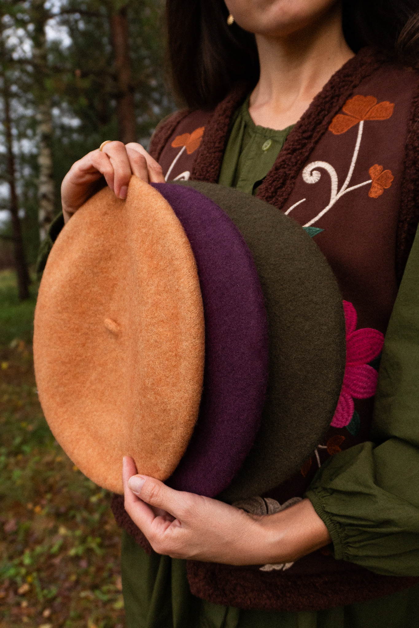 Violetinės spalvos beretė