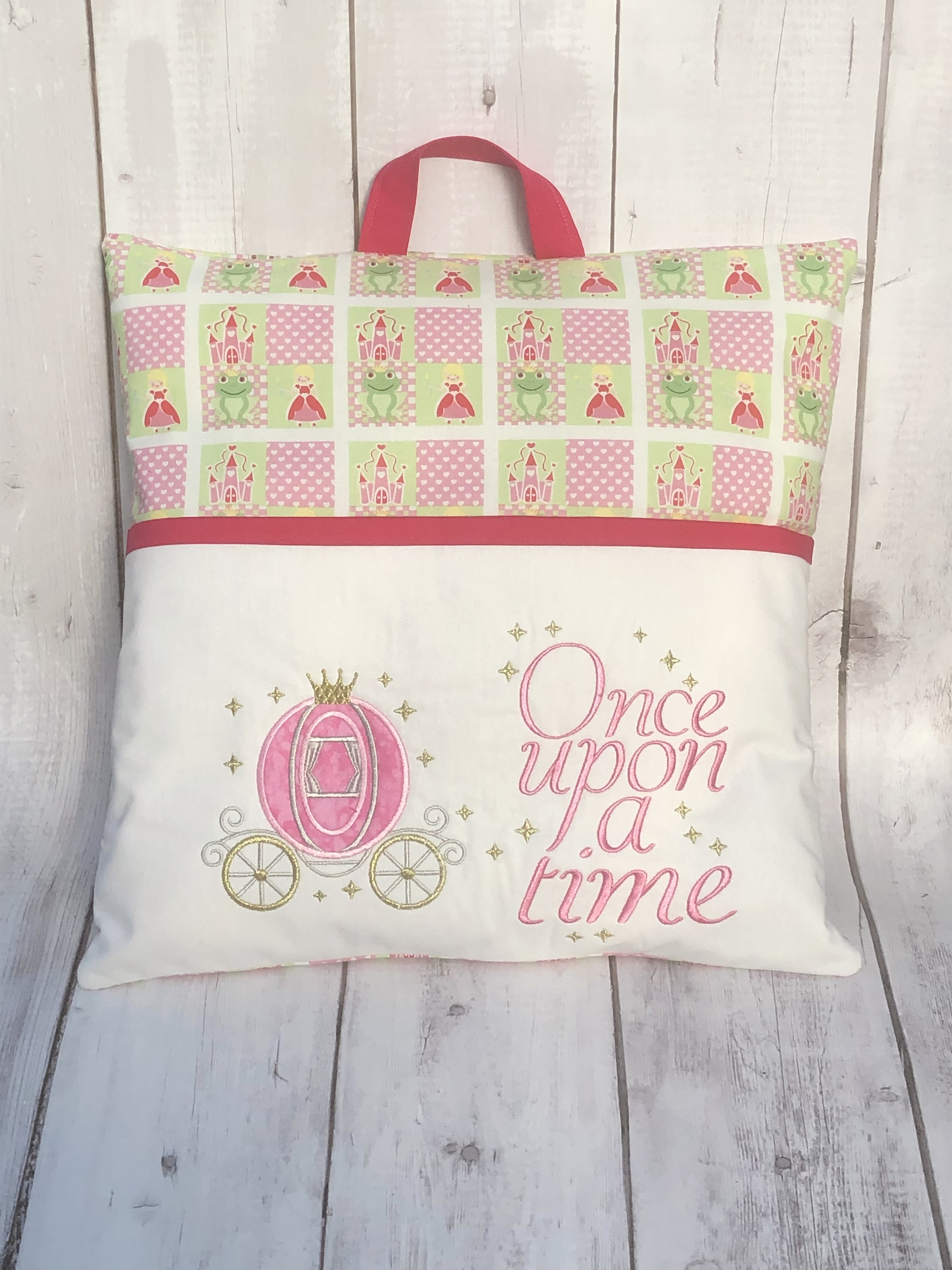 Princess carriage reading pillow