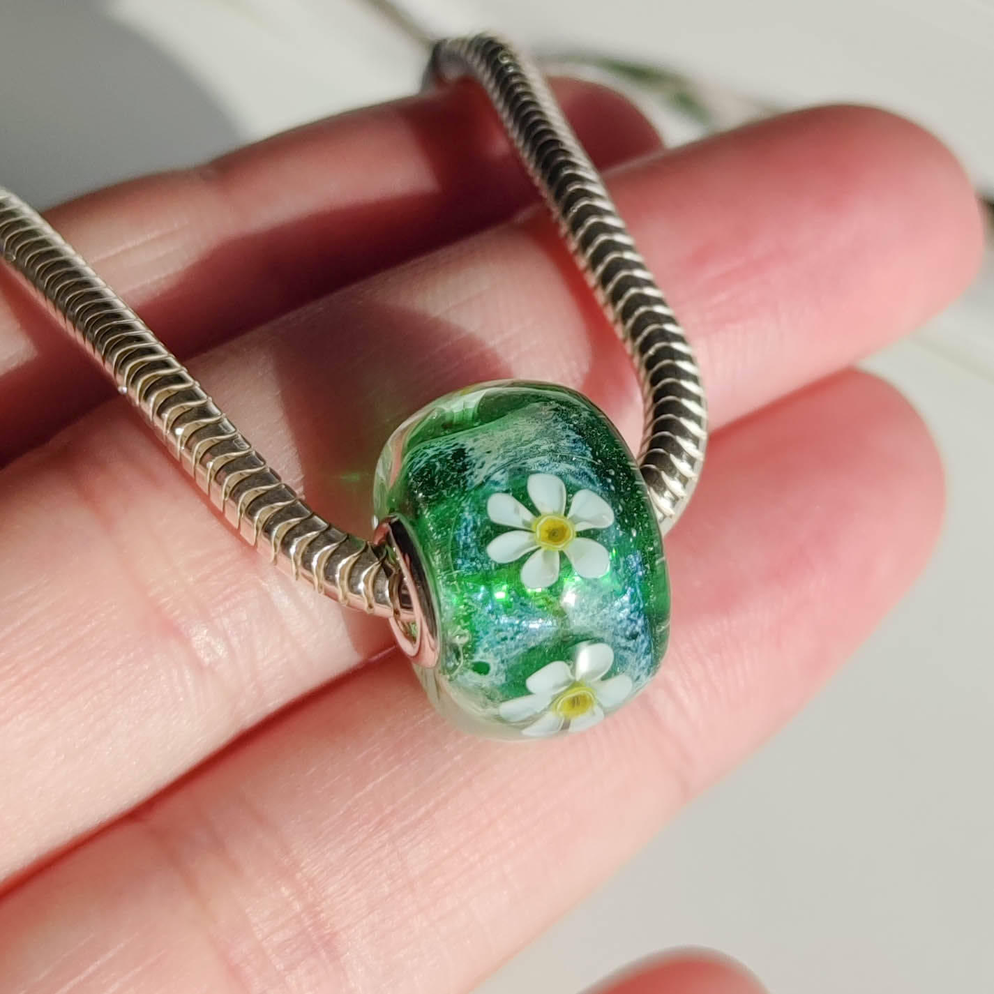 Daffodil flower bead