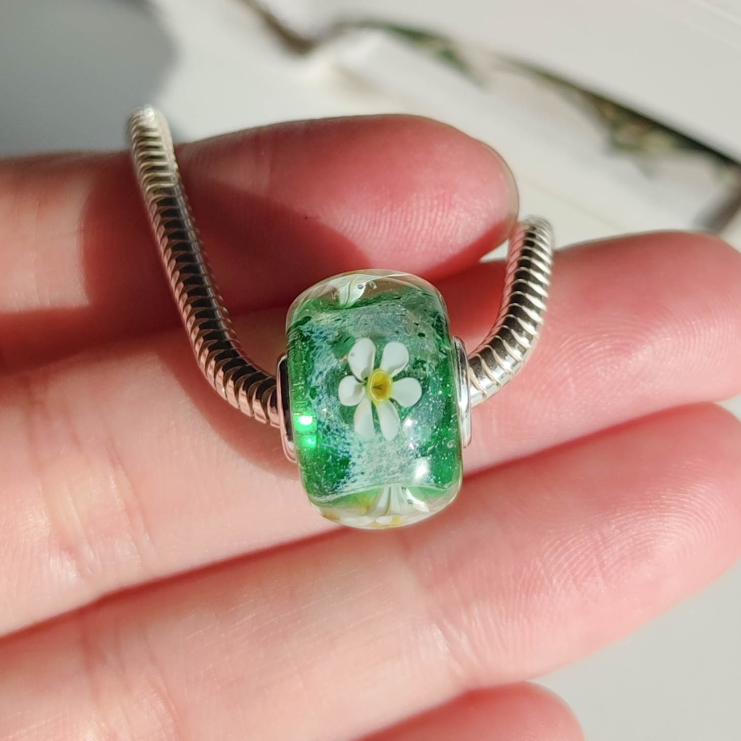 Daffodil flower bead
