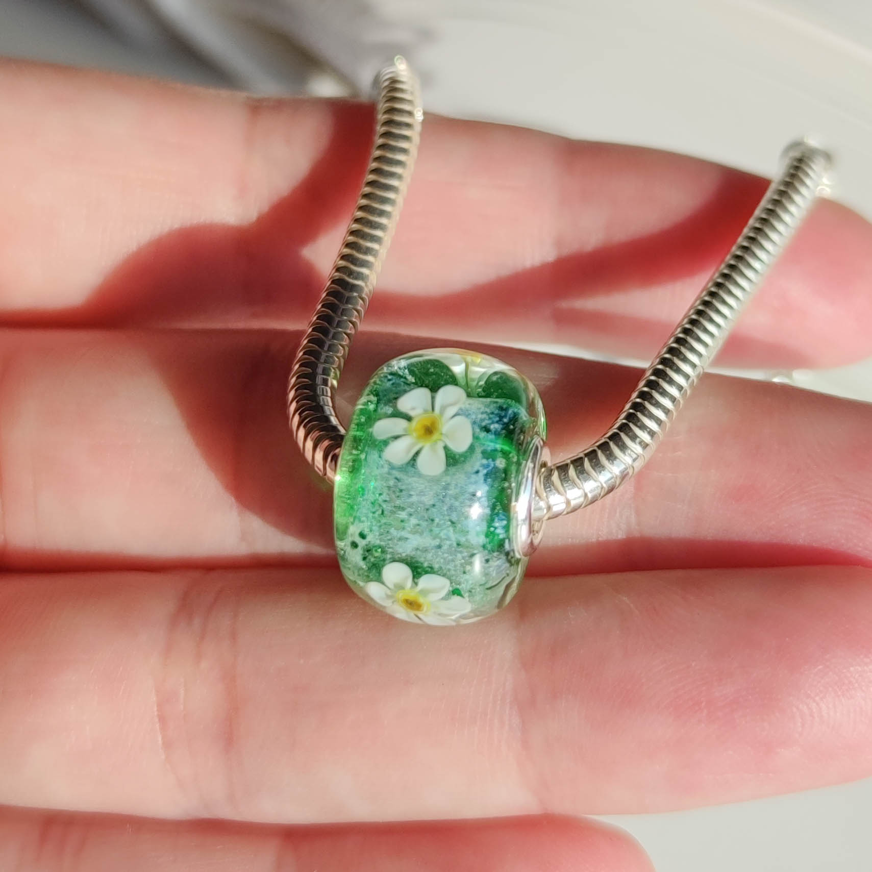 Daffodil flower bead