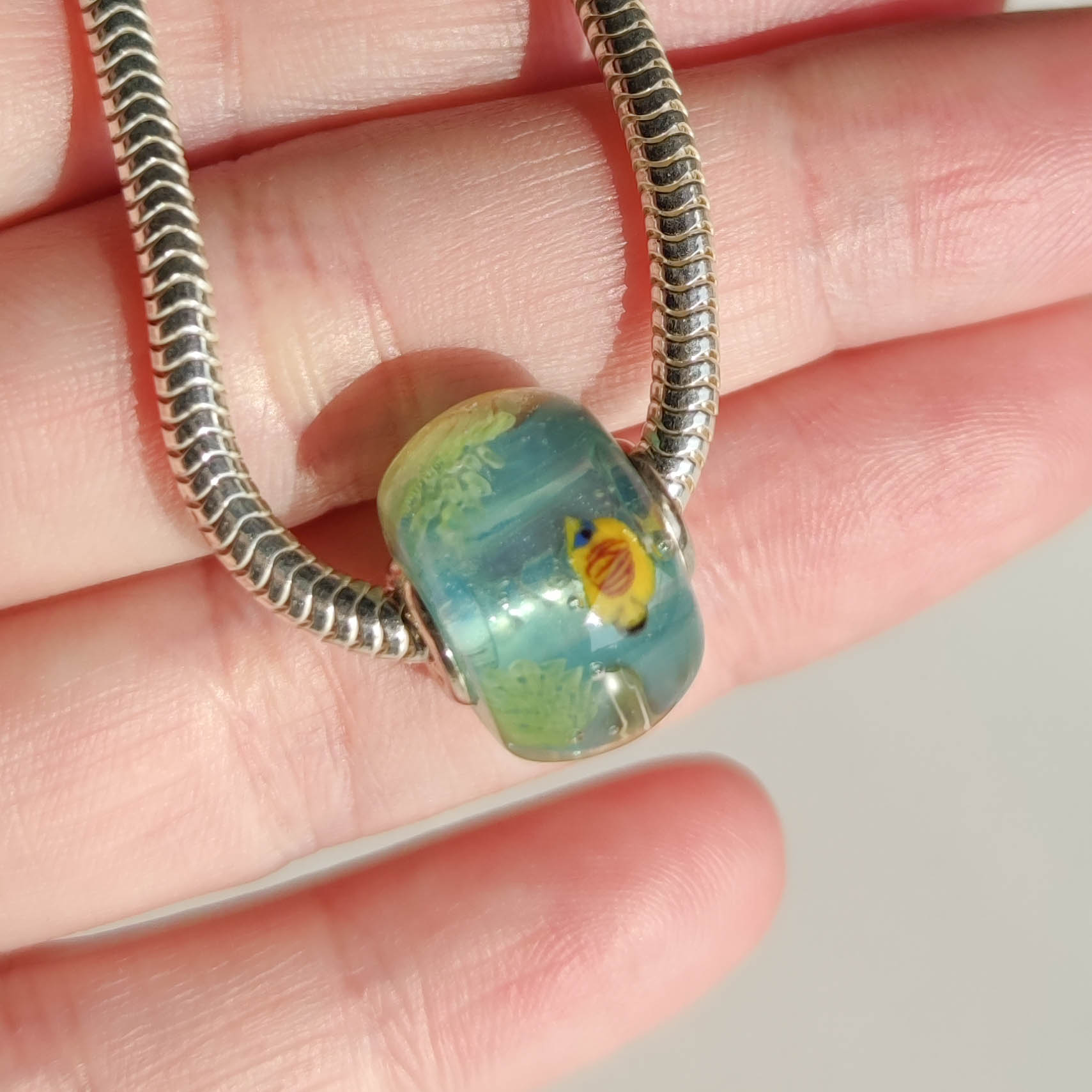 Light aquarium bead