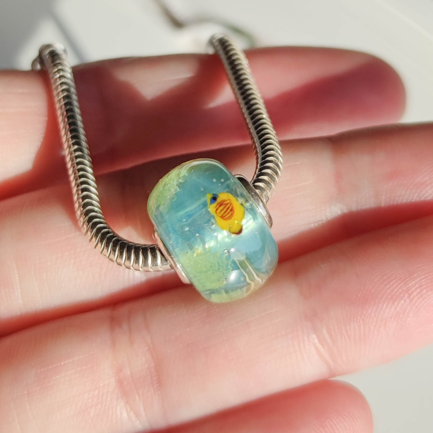 Light aquarium bead