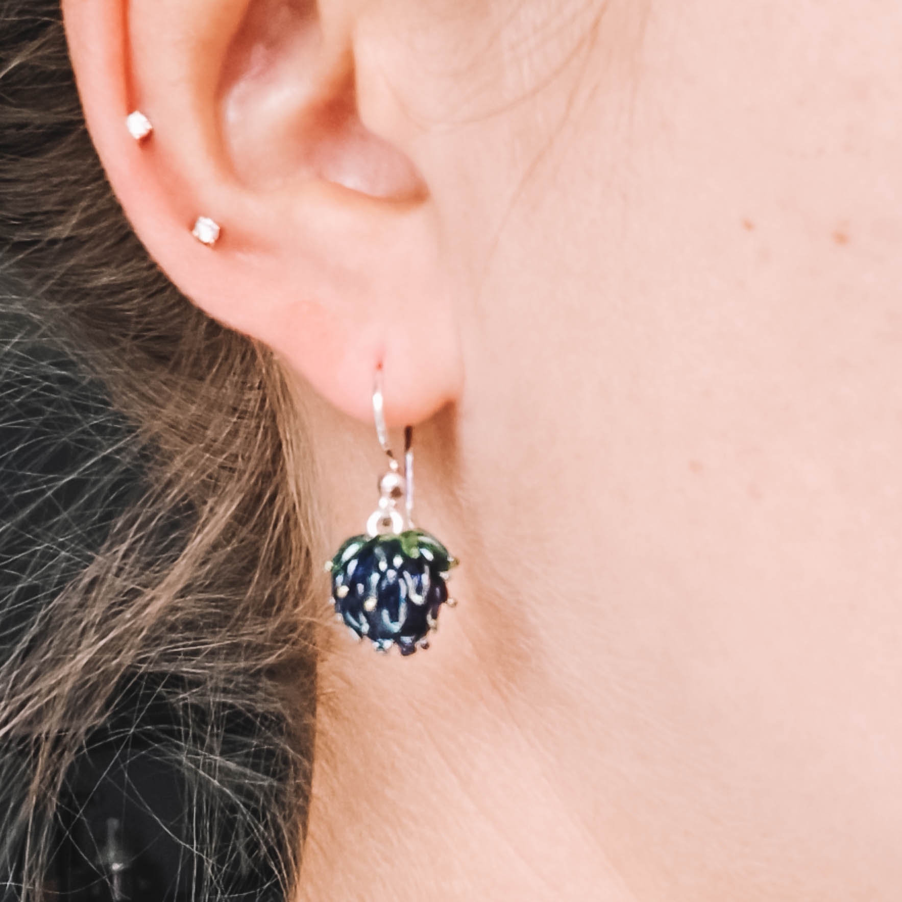Neon navy wire 