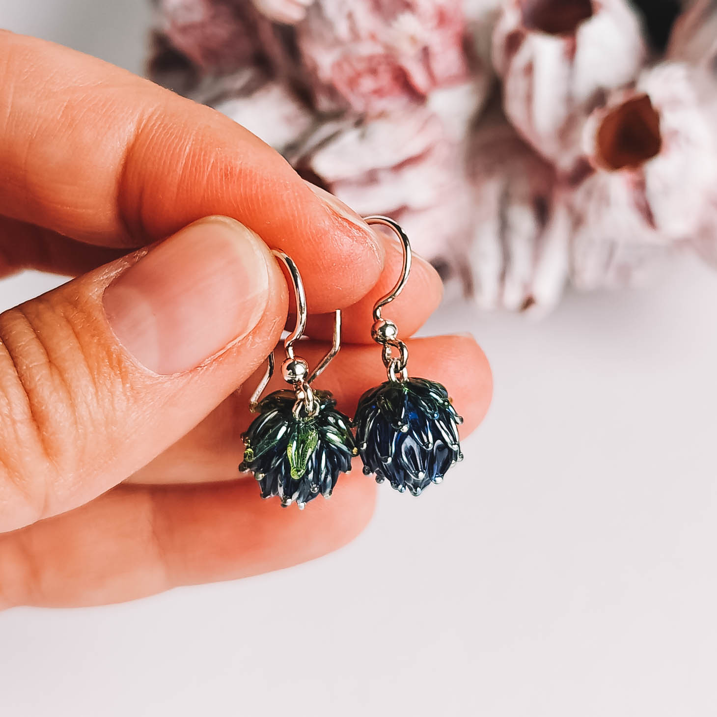 Neon navy wire 
