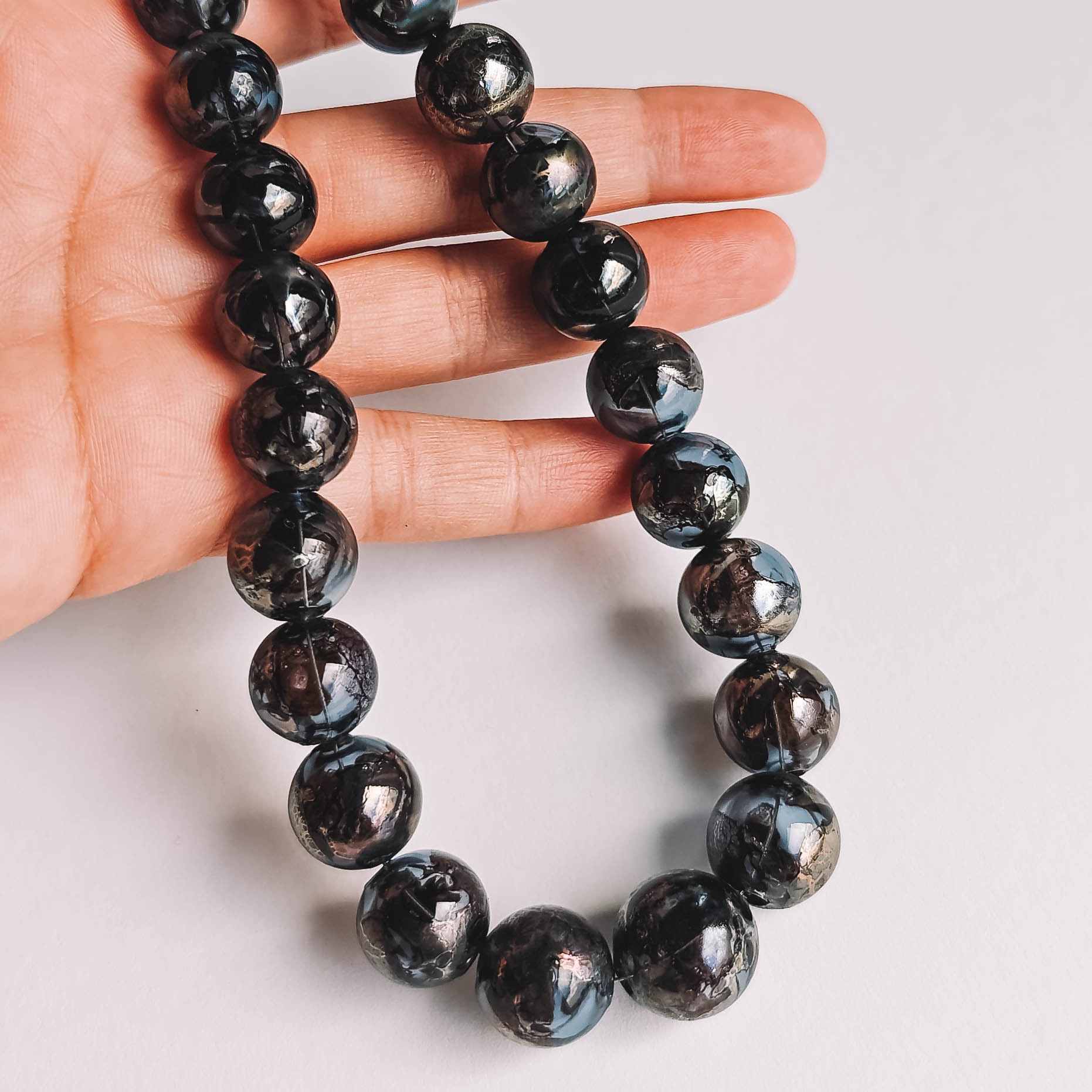 Obsidian glow