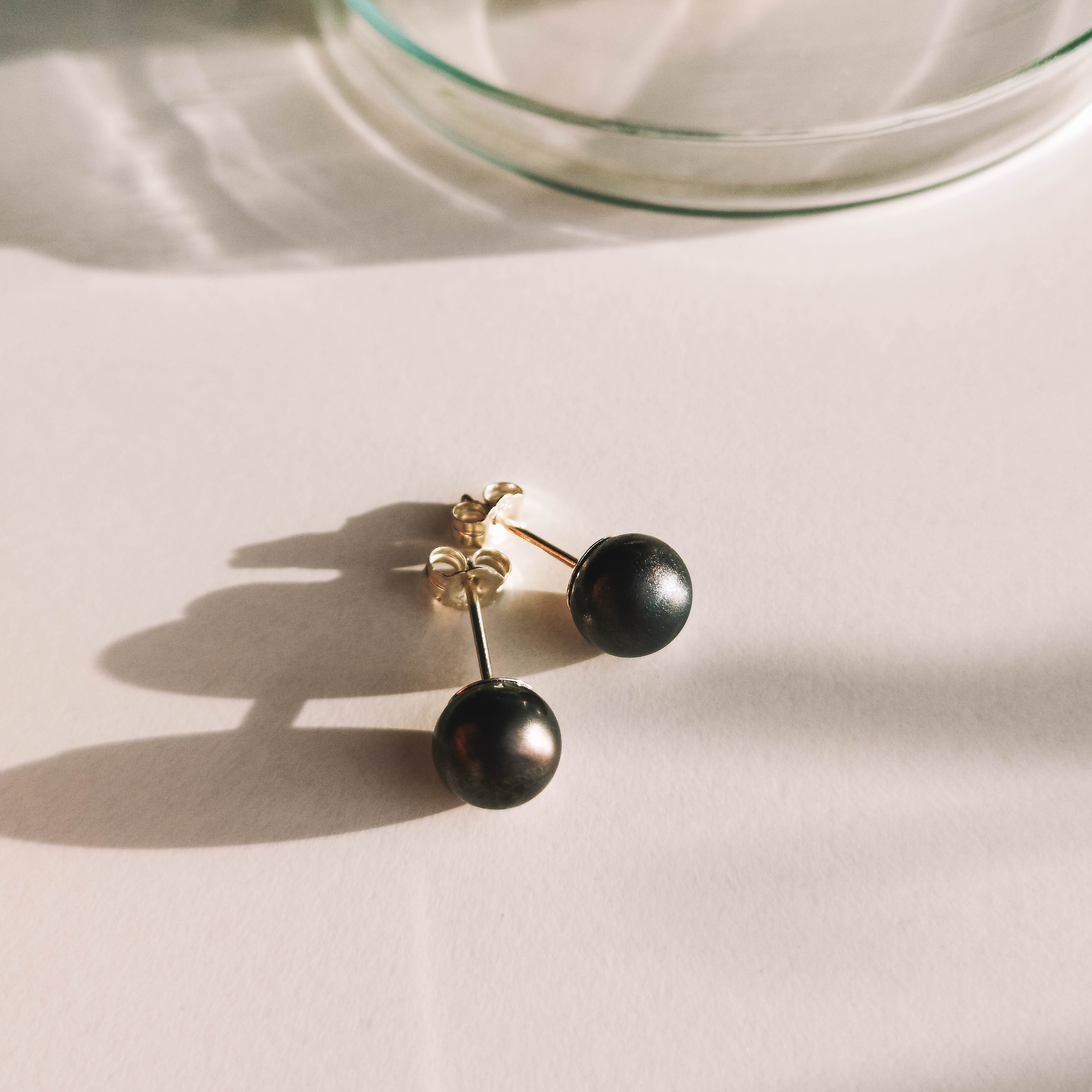 Studs earrings