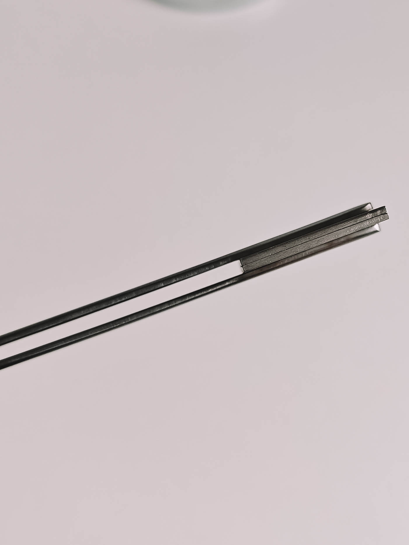 Masher tweezers with flat plates