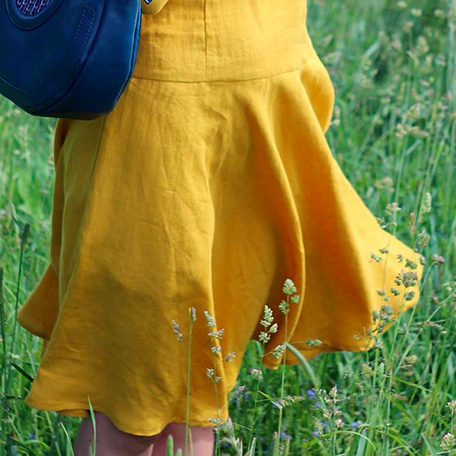 Pusilgė lininė suknelė