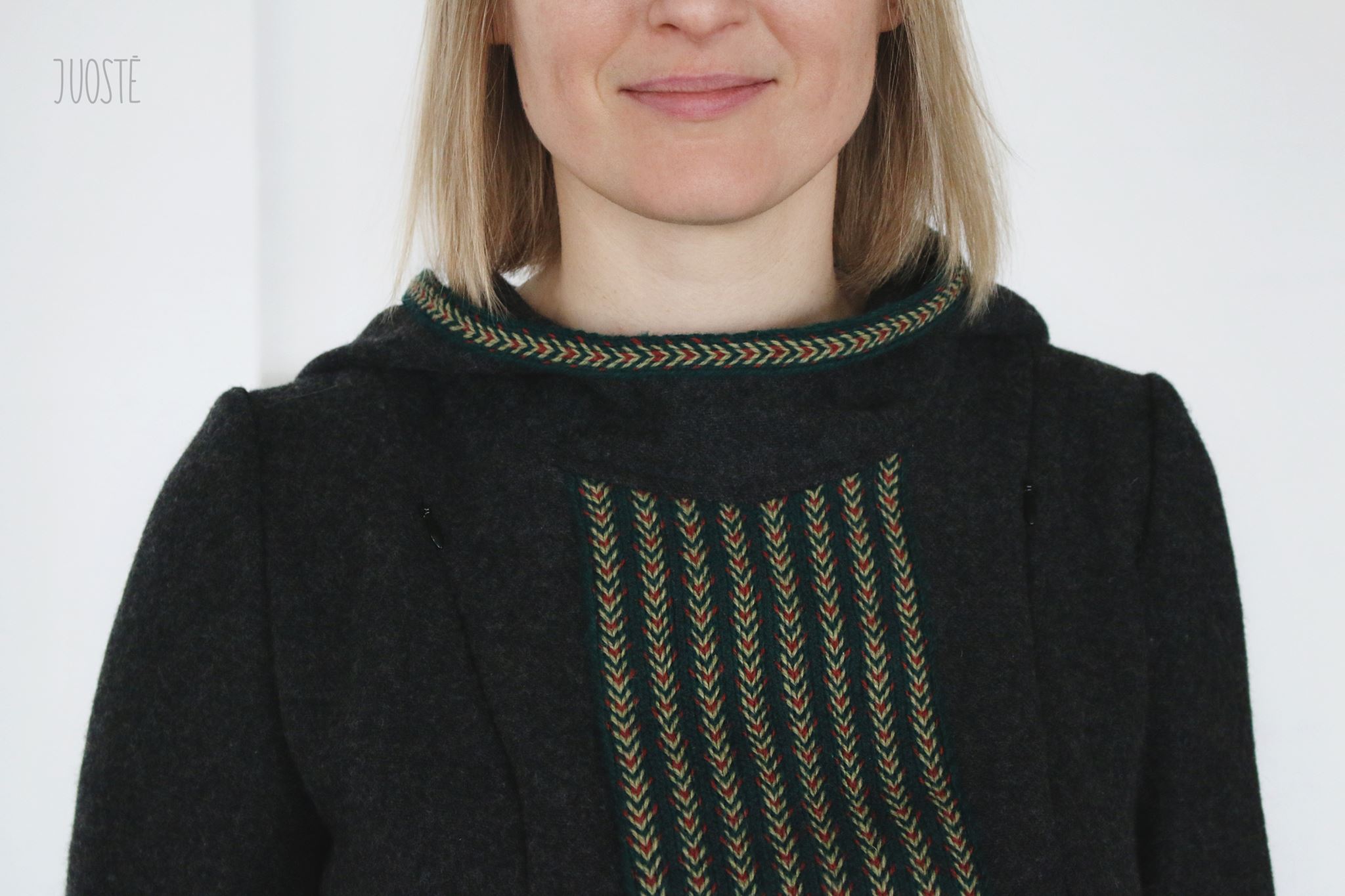 Pusilgė vilnonė suknia