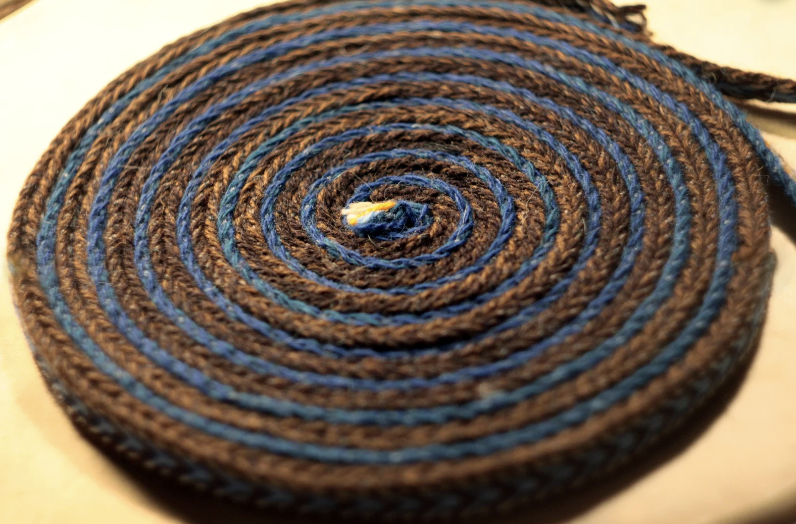 Vytinė juosta X / Plotis 1 cm
