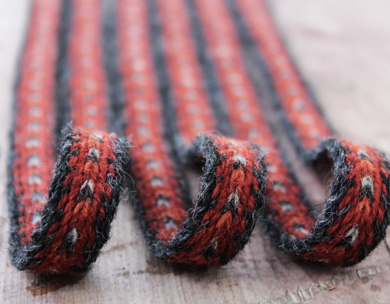Woven band 32 / Width 1 cm
