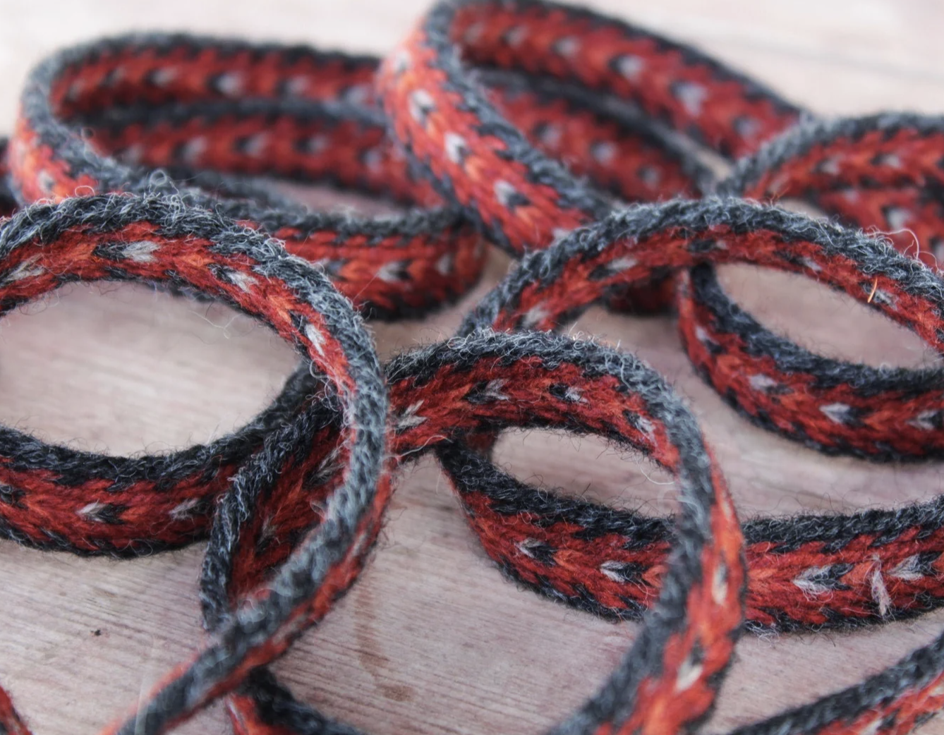 Woven band 32 / Width 1 cm