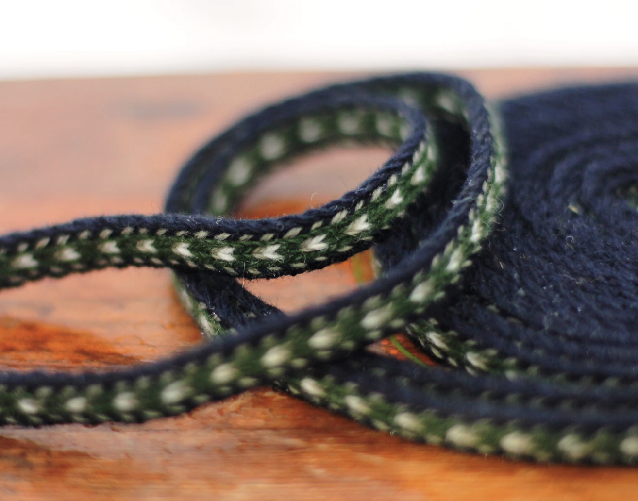 Woven band 25 / Width 1 cm