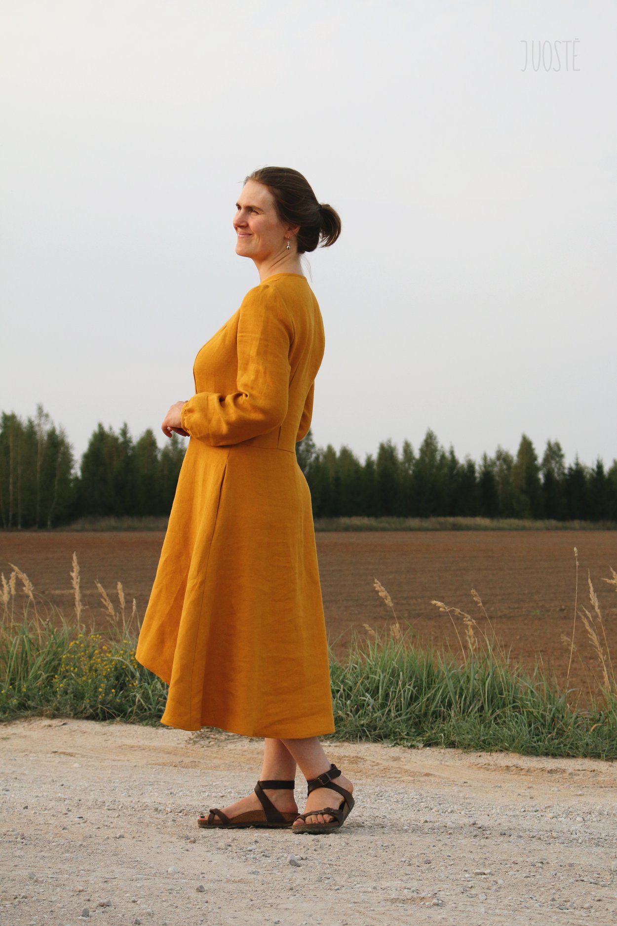 Half-length linen dress