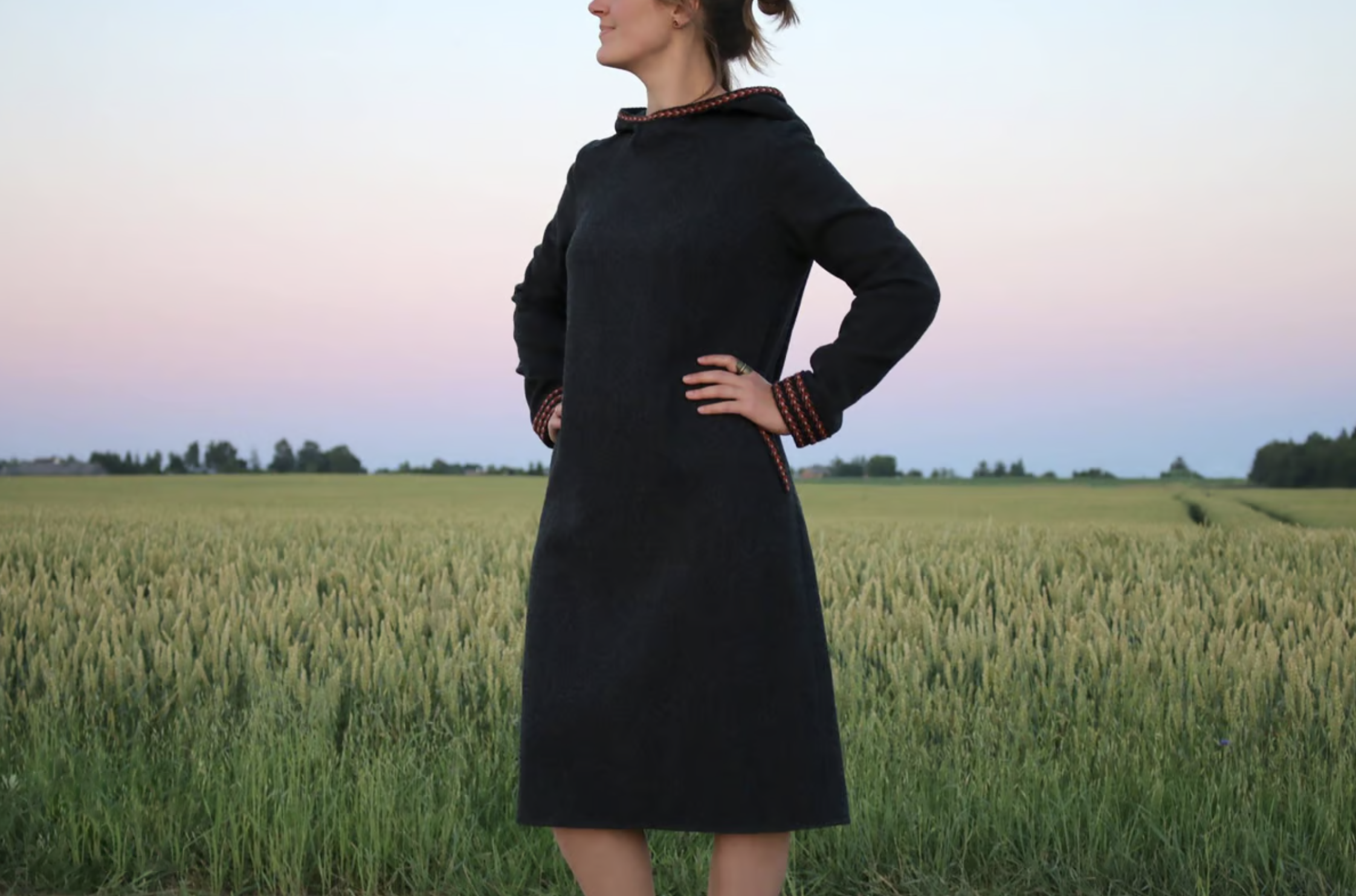 Mid-length woolen dress with long sleeves