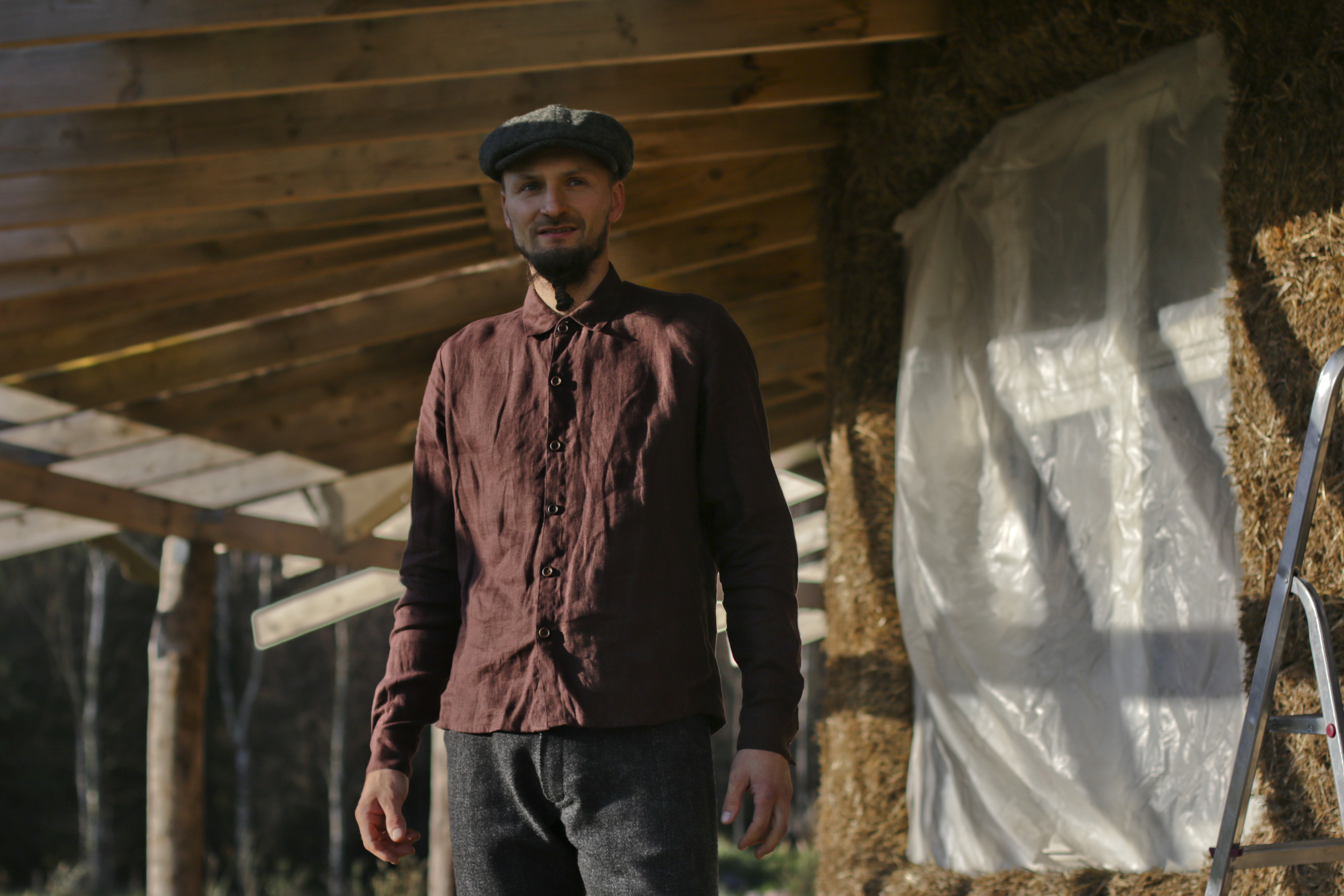 Men's linen shirt with buttons