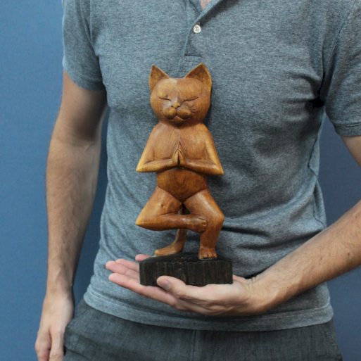 Chat Yoga Sculpté à la Main - Posture lotus