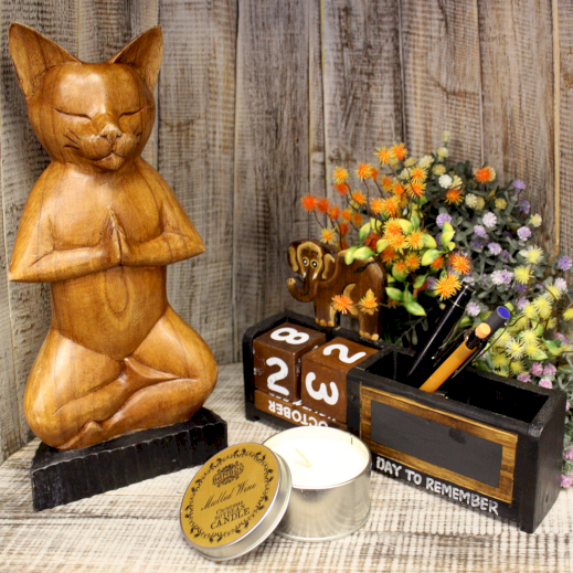 Chat Yoga Sculpté à la Main - Posture lotus