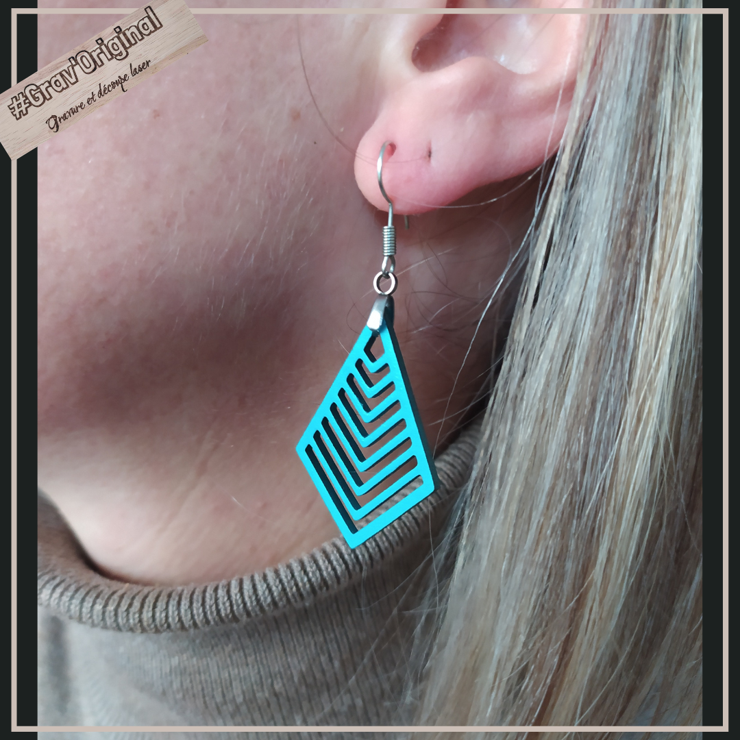 Boucle d'oreille en bois #11