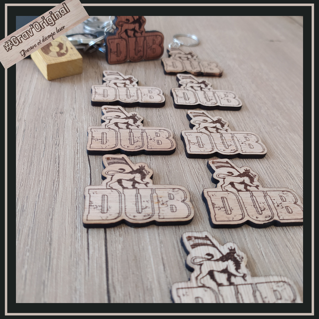 Porte clés en bois "DUB"